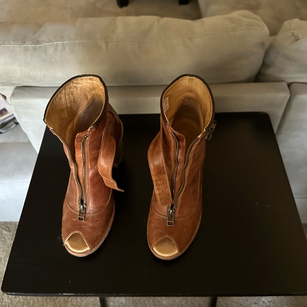 ***SOLD*** Timberland Womens peep toe leather ankle boots